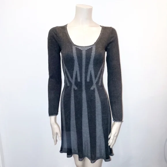 Max Studio Fit and flare two toned Gray sweater mini dress size XS